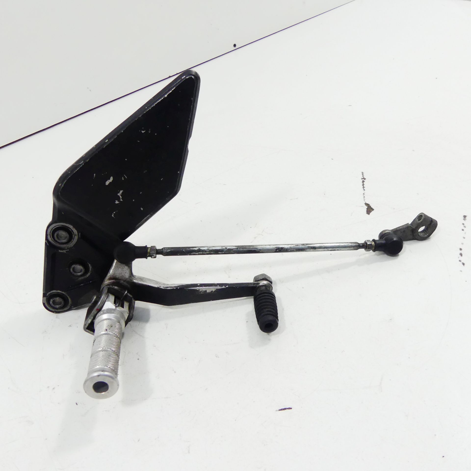 Suzuki GSF 1200 Bandit Rearset Left Peg Set Bearing Platen 37082