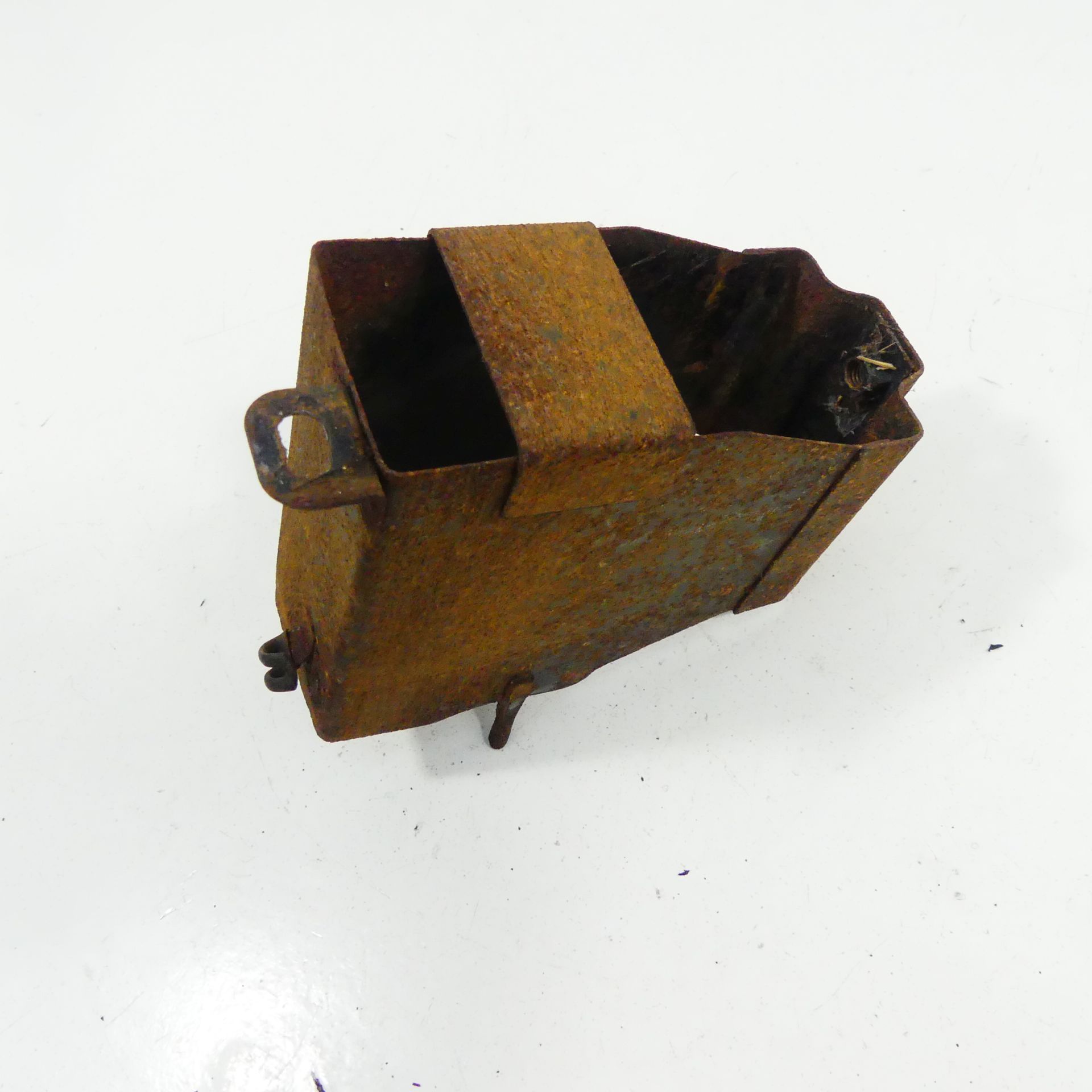Suzuki GT 250 EZ:73 Battery Box Battery Cover 38495 | eBay UK