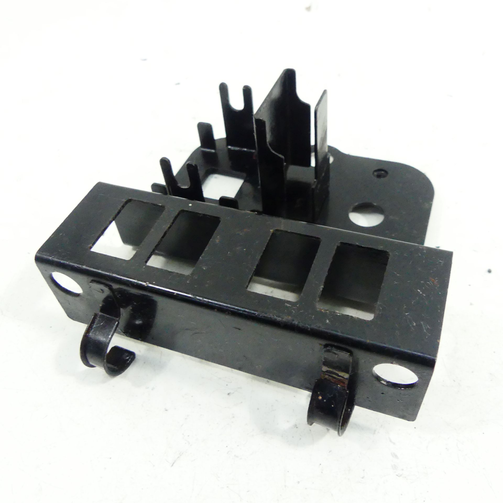 M Kawasaki Z 1 900 Ez : 77 Frame Bracket Retaining Plate Connector