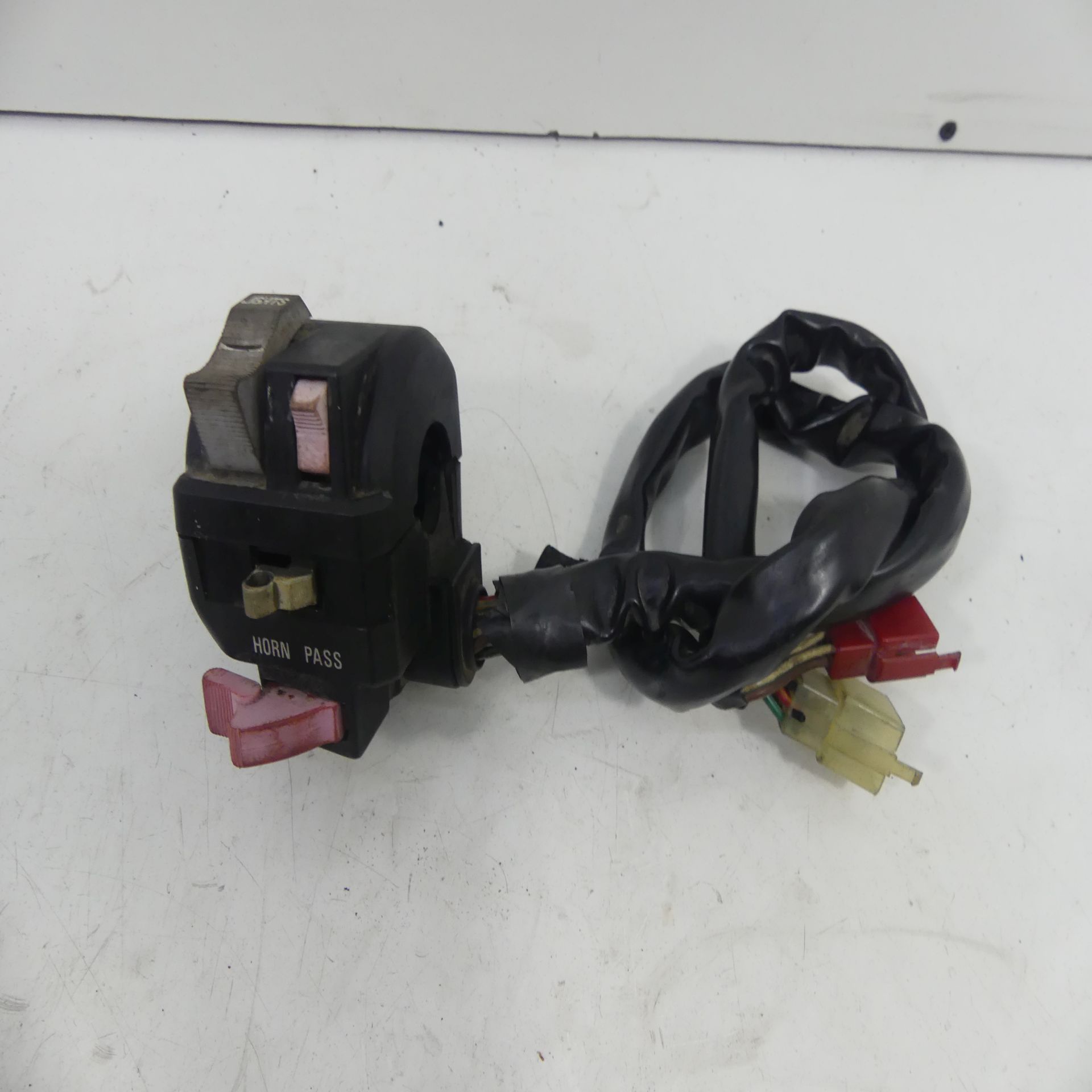 Kawasaki Z 750 Twin Handlebar Switch Left Turn Signal Switch 43902