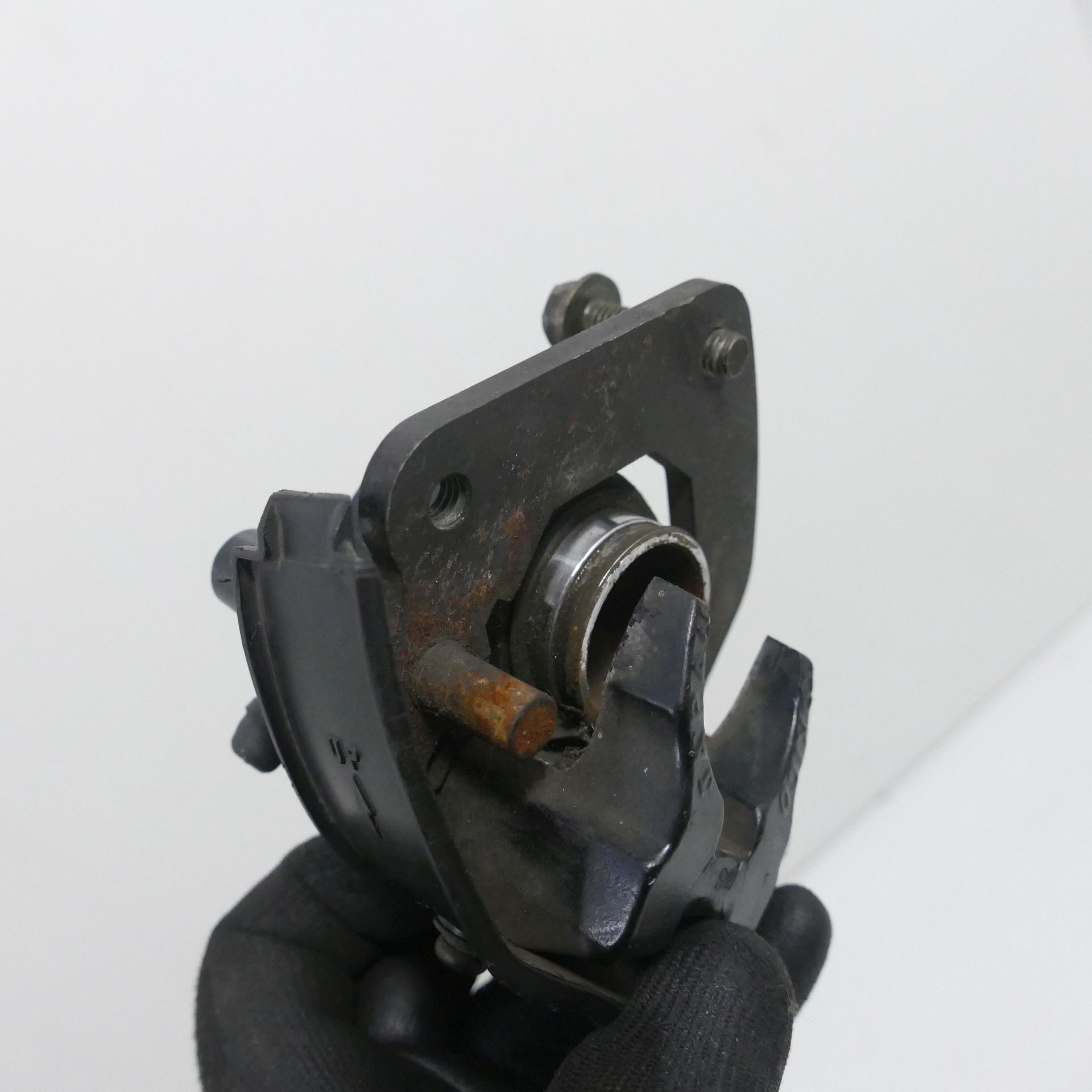 Suzuki GN 125 NF41A Front Brake Caliper Front Wheel Right 46978