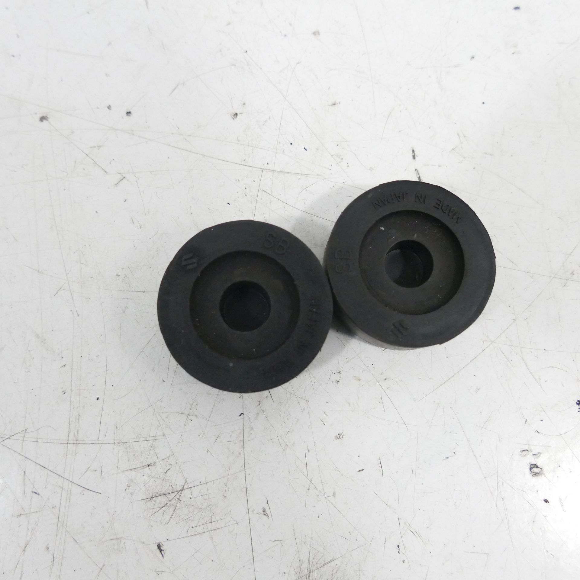 Suzuki Gz 125 EZ:02 Tank Rubbers Fuel Tank Mounting 50848 | eBay UK