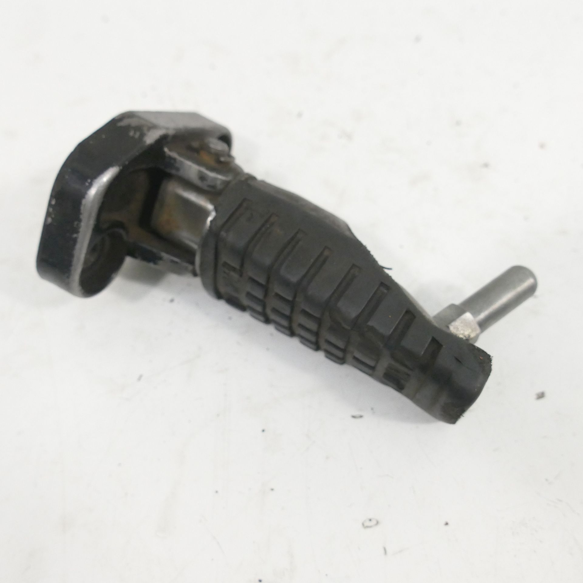 Kawasaki GPZ 500 S A-Modell EZ:92 Fußraste vorne links 34003-1393