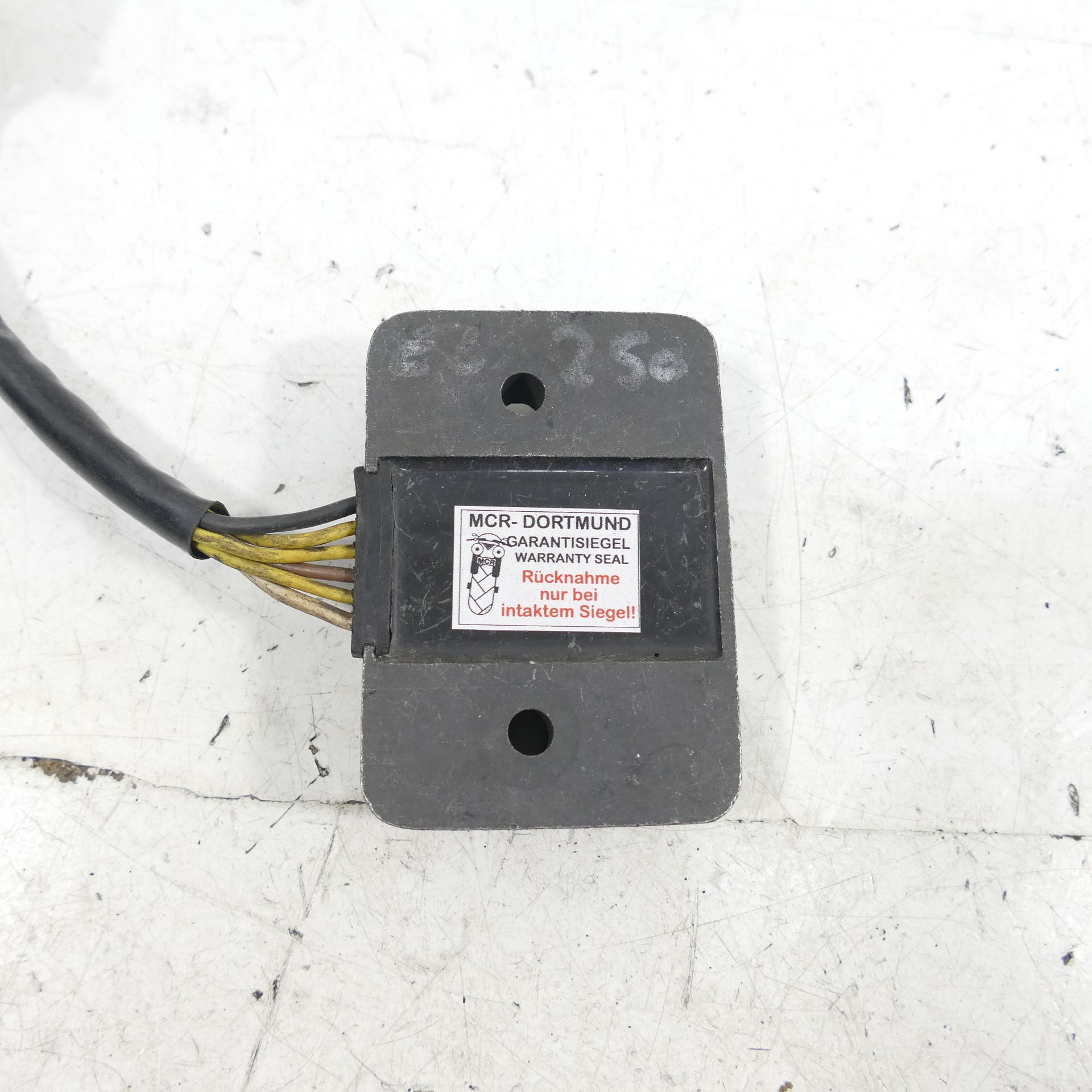 Kawasaki El250 / Gt550 / Z550 / Z750 Ez:83 Voltage Regulator 54582