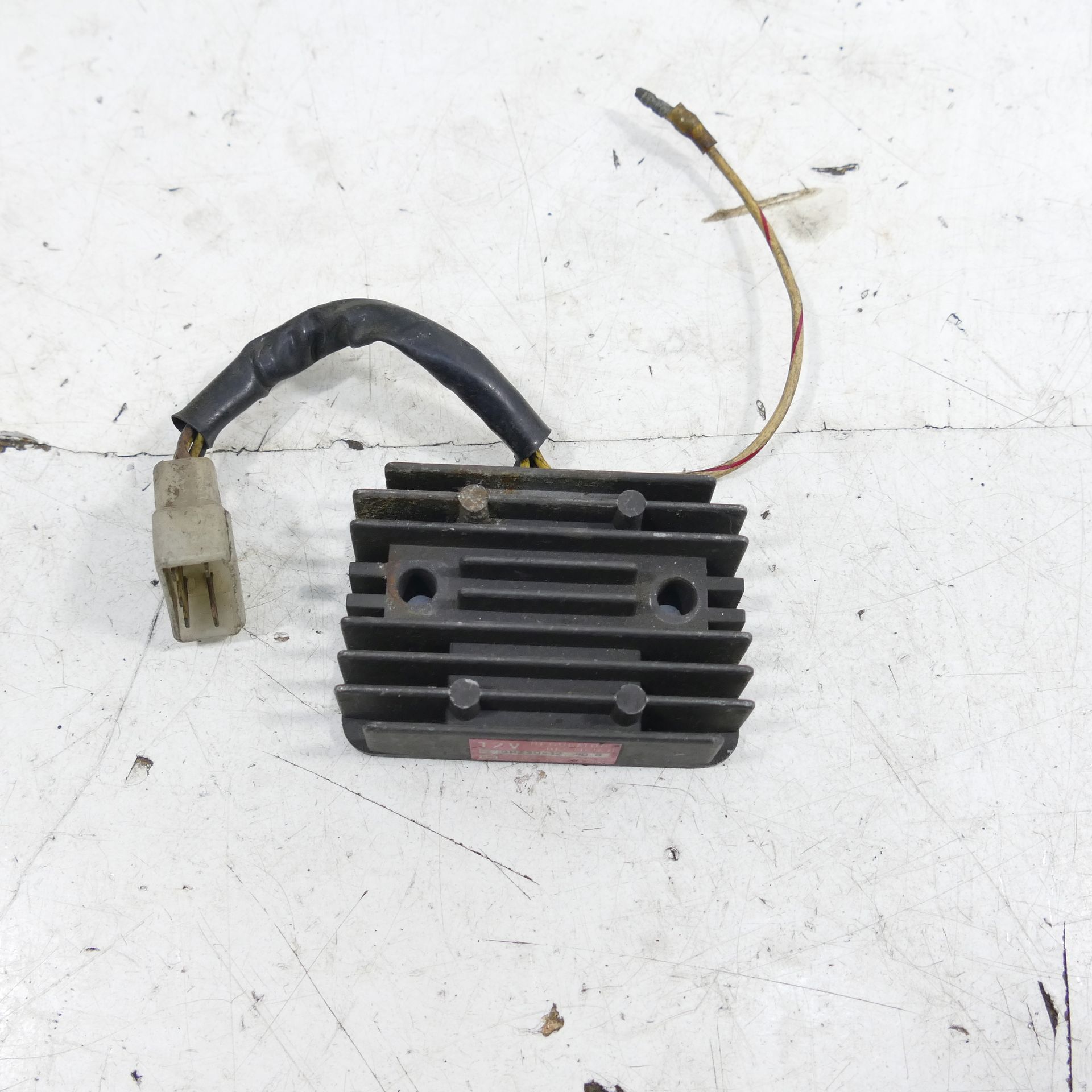 のの Kawasaki Z 650 C EZ:80 Regulator 230-12 Charger Regulator 54665
