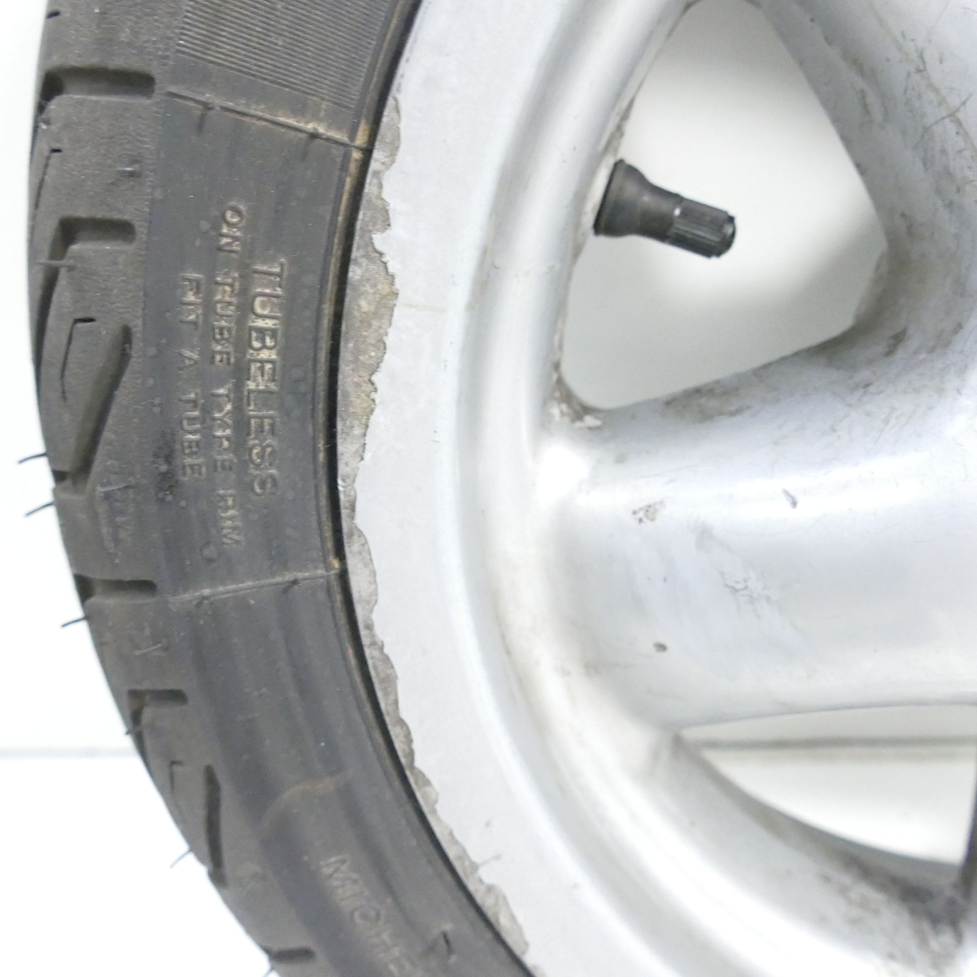 タケ Mbk Doodo 125 XN EZ:03 Front Wheel Rim with Tire 3.5x12 Inches
