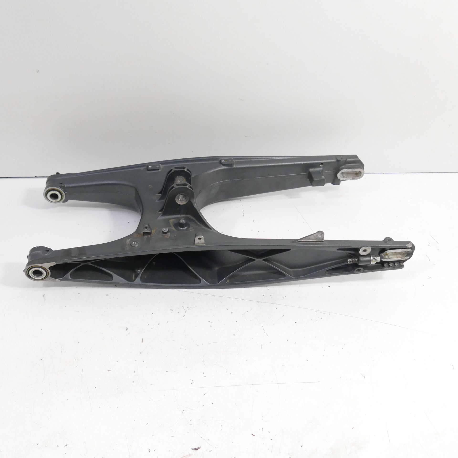 KTM Duke 390 EZ:21 Swing Arm 90104030200 Axle Spacers Chain