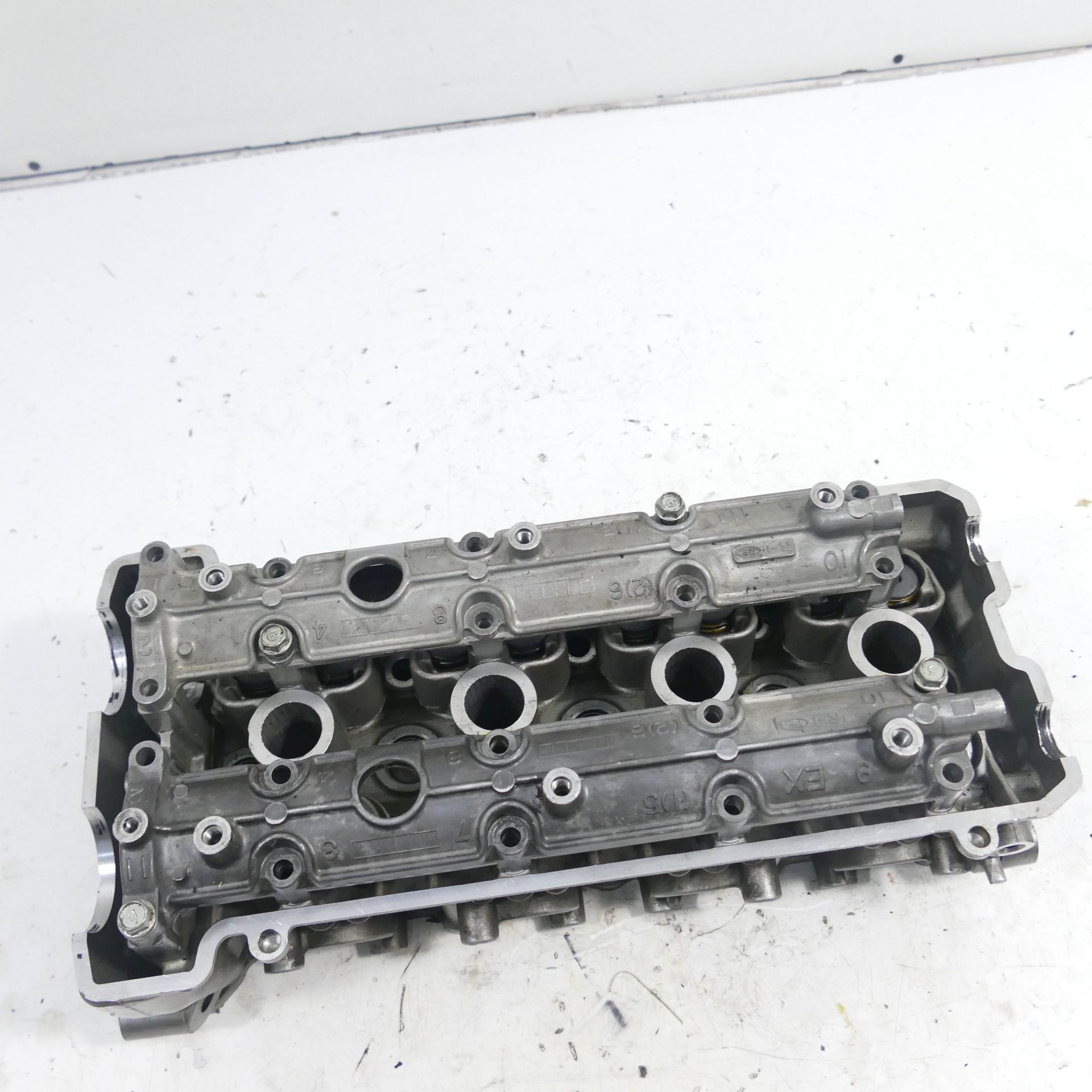 Suzuki GSX-R 750 SRAD Cylinder Head Tuning - Modified Head Valves