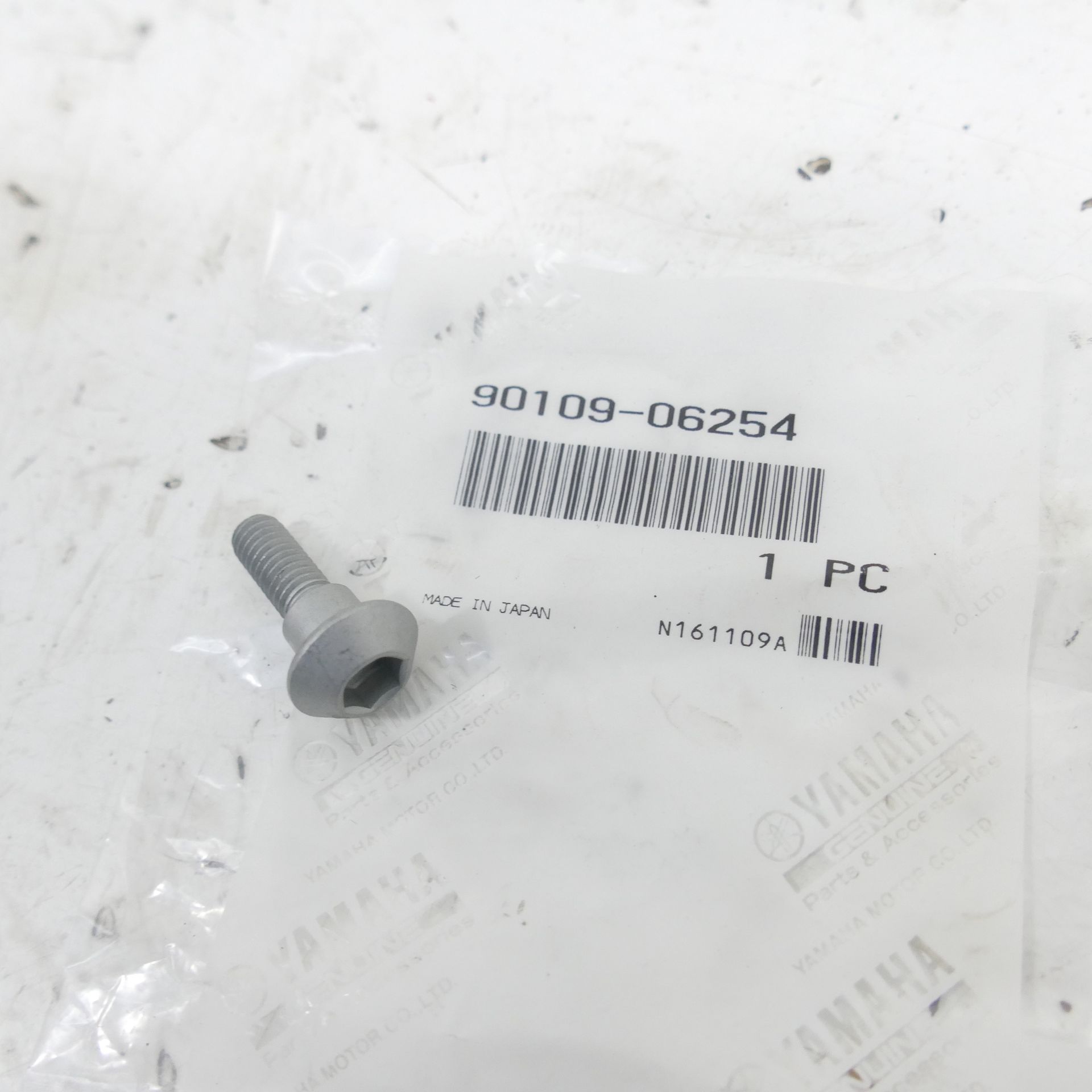 Yamaha Various Models EZ:83 Screw 90109-06254 Engine 61108 | eBay UK