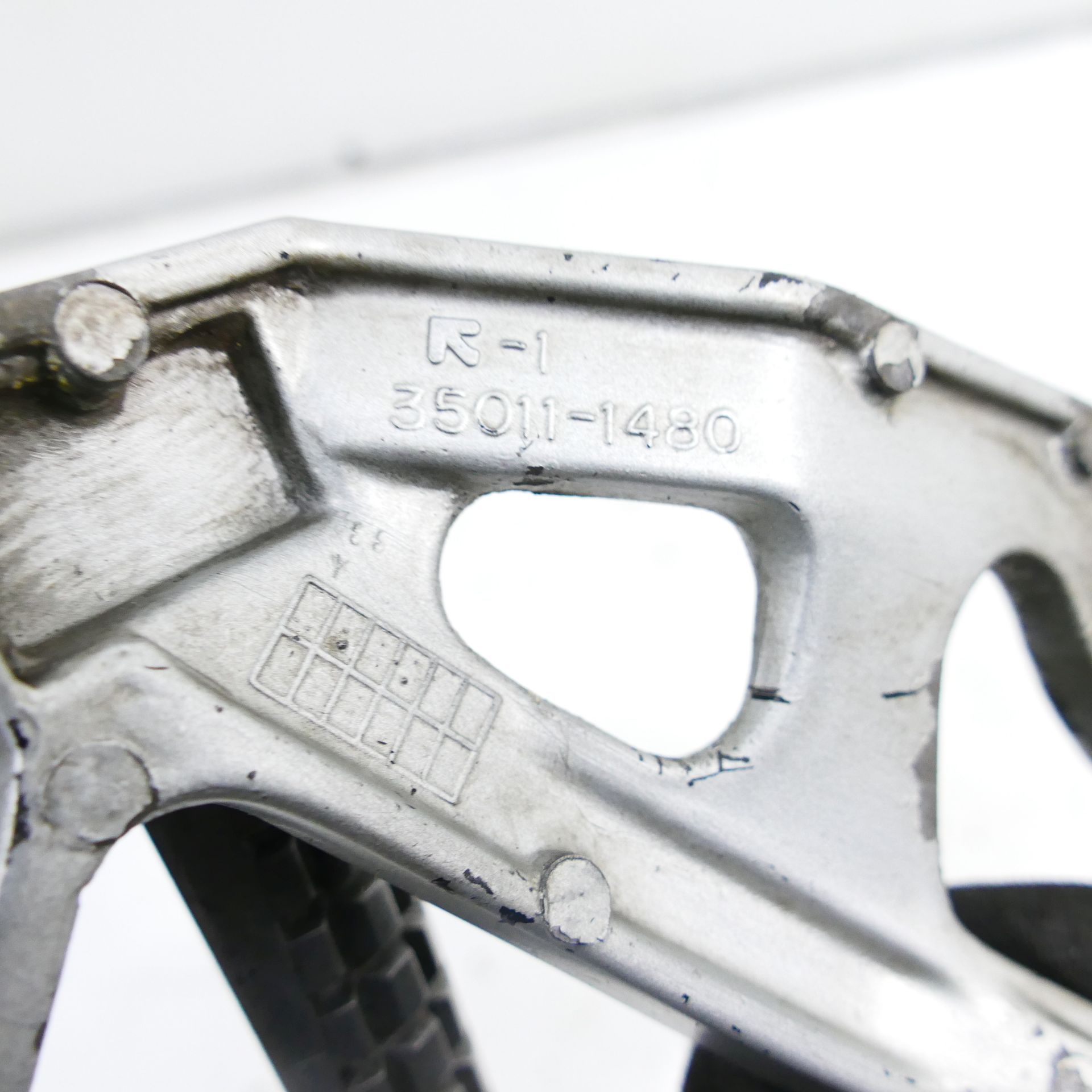 Kawasaki ZXR 750 H Rear Right Footrest System Footrest System