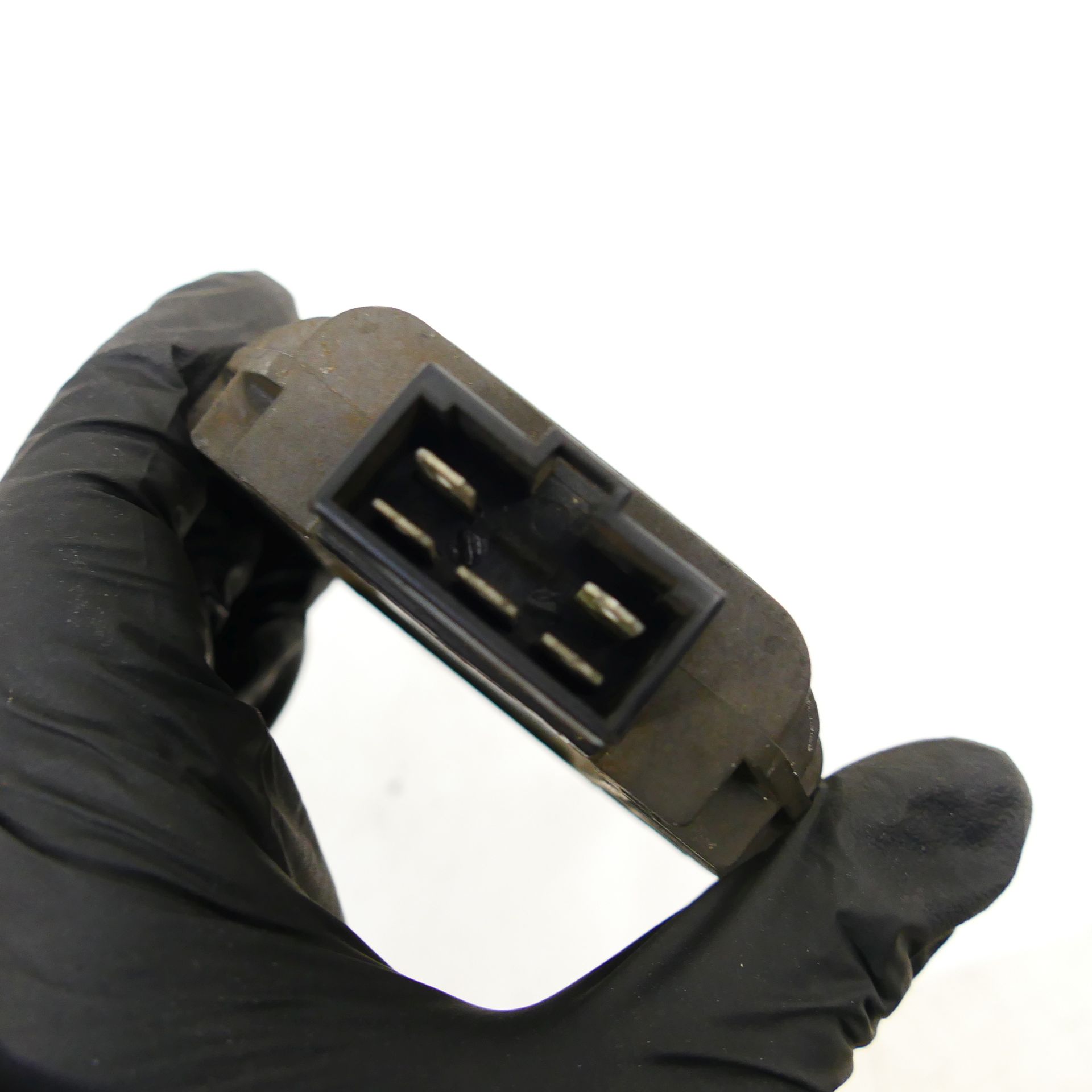 A Suzuki DR 650 Regulator Charging Regulator SH640D-12 Voltage