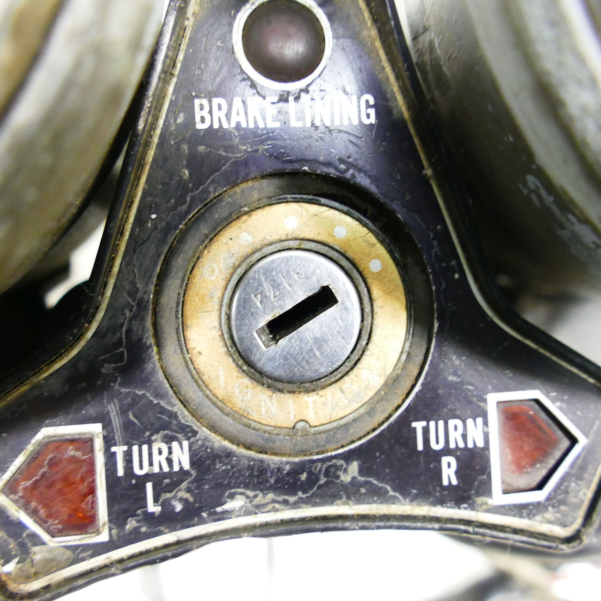 【a】 63846-AL500 Genuine Infiniti 63846AL500 Screw Grommet