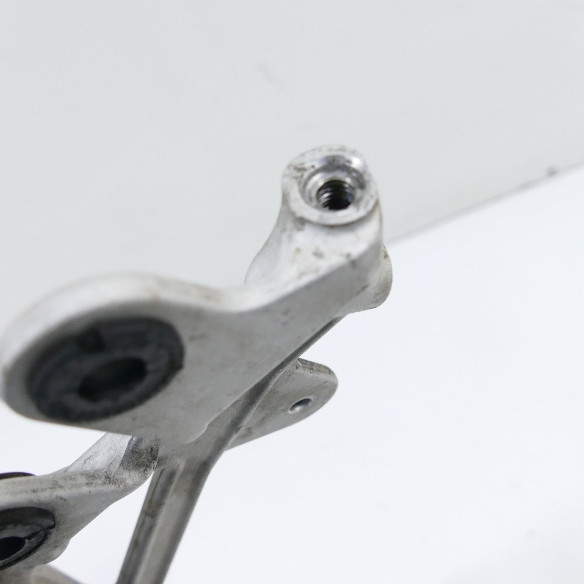 オーダー KTM Adventure 990 LC8 Engine Mount Left 60003005000 Foot Peg