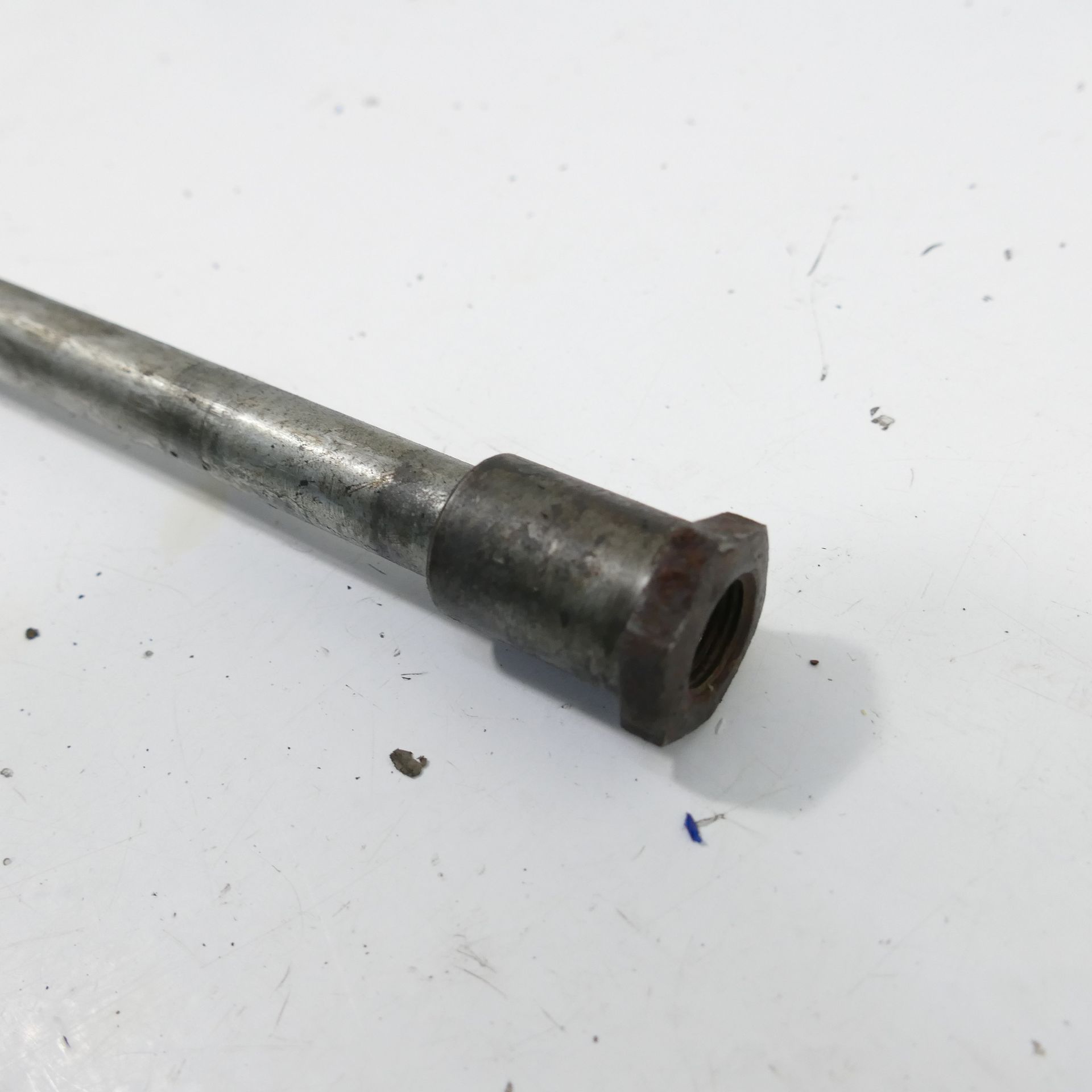 Yamaha RD 250 -- Vorderradachse Vorderrad Steckachse Gabel 65747