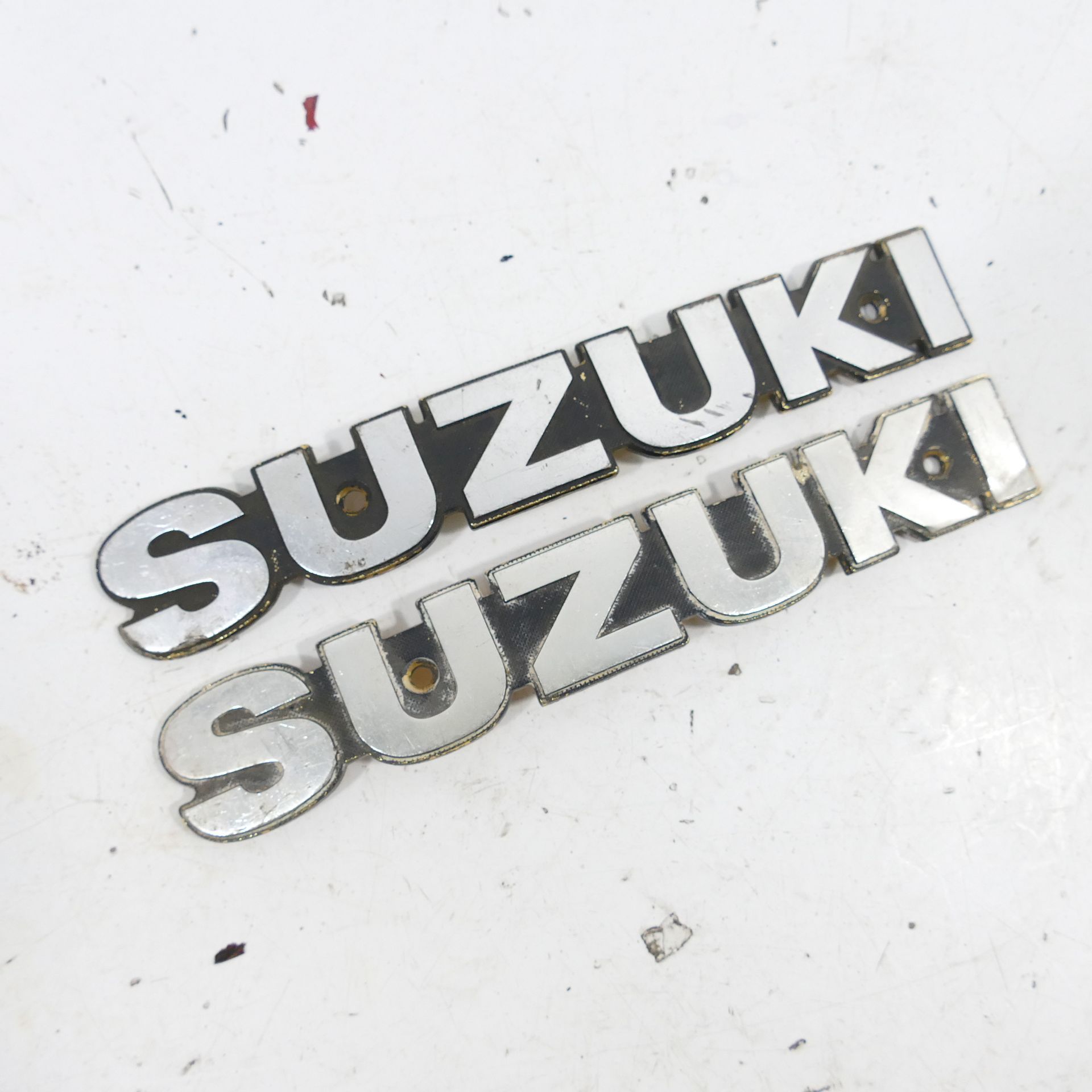 Suzuki GS 750 D Tank Emblem Lettering Fuel 65772 | eBay Australia