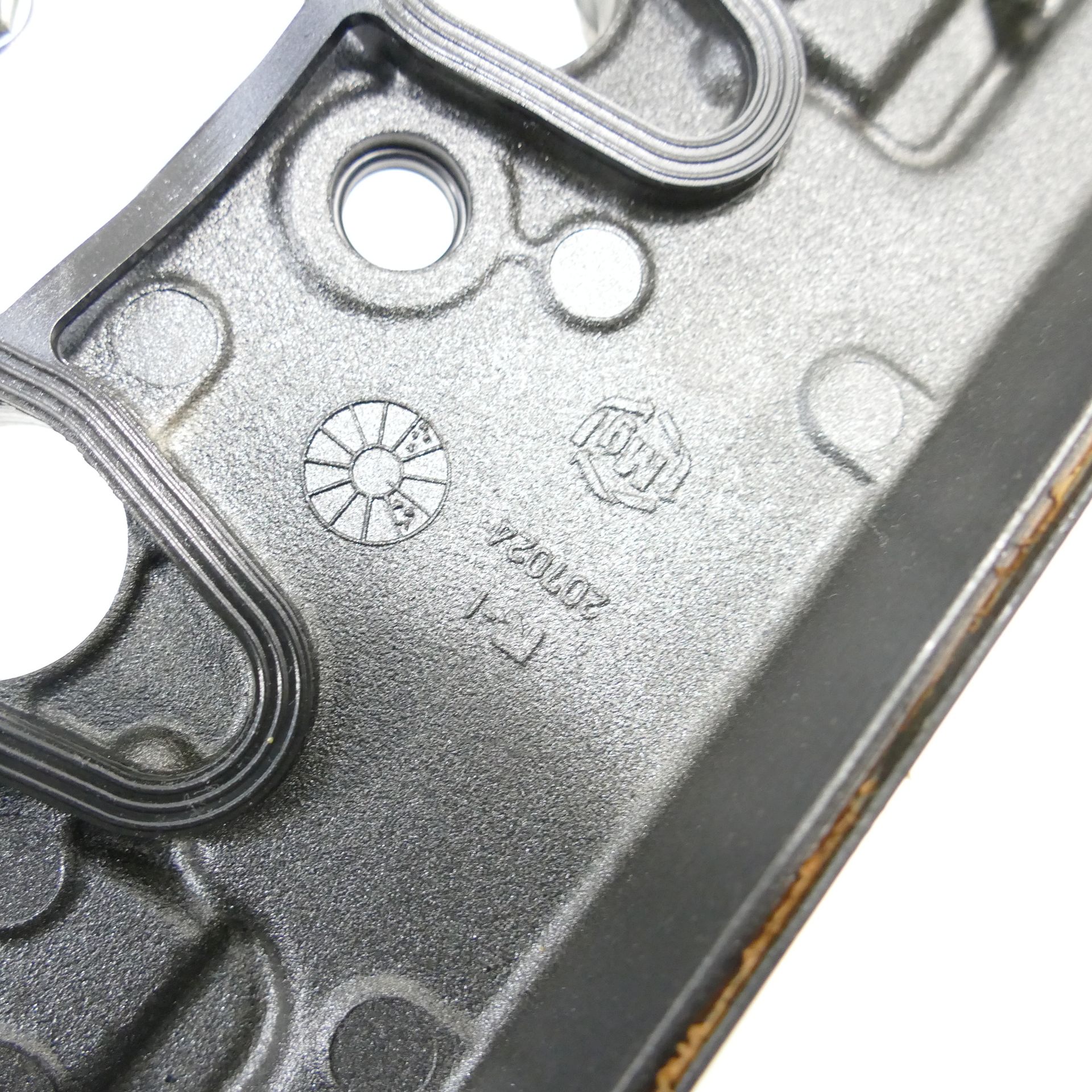 Honda Cbr 900 Sc50 Valve Cover Side Chrome Cover 65930 | eBay UK