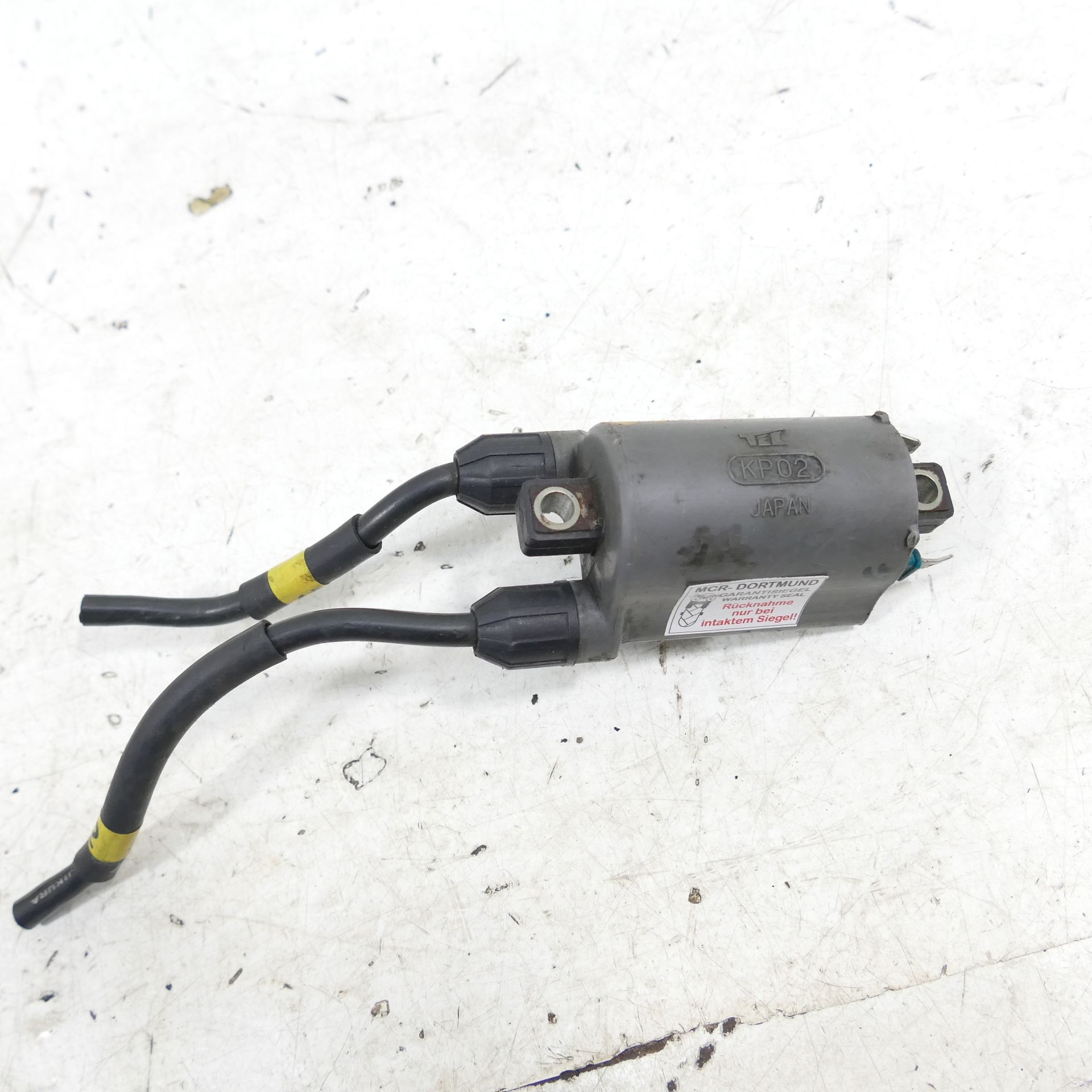 Kawasaki ZZ-R 600 D Ignition Coil With Leads 2 And 3 Spark Plug