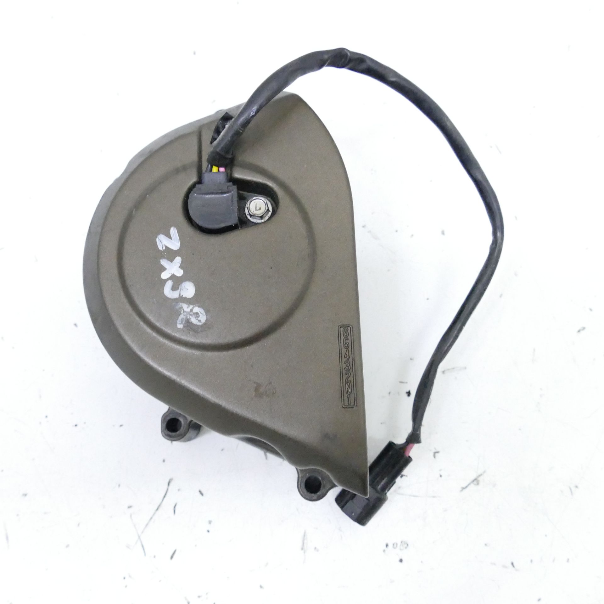 ワンピース Kawasaki ZX-9R 900 E Sprocket Cover Speed Sensor Engine