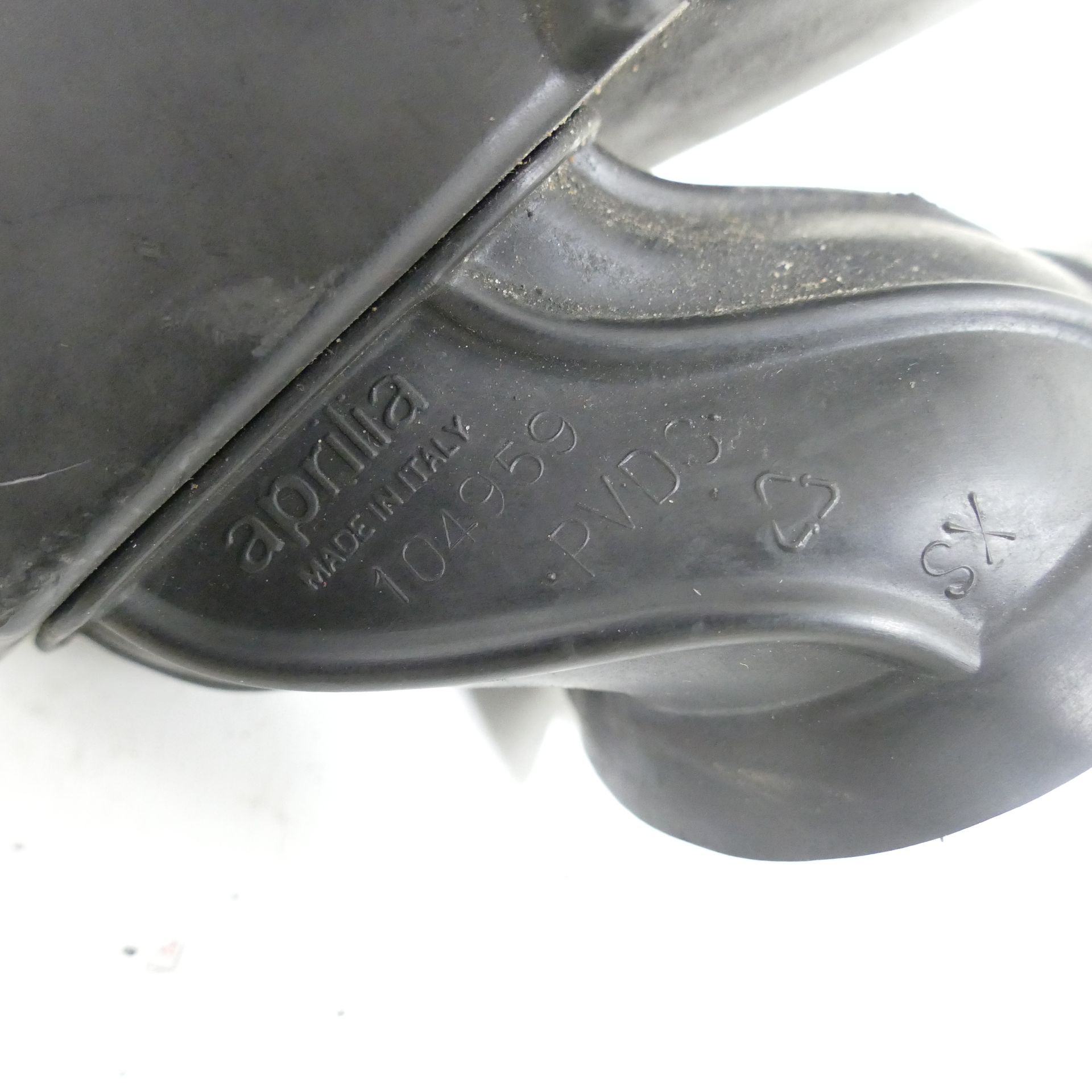 Aprilia RSV 1000 Mille EZ:99 Luftfilterkasten Lufi Airbox