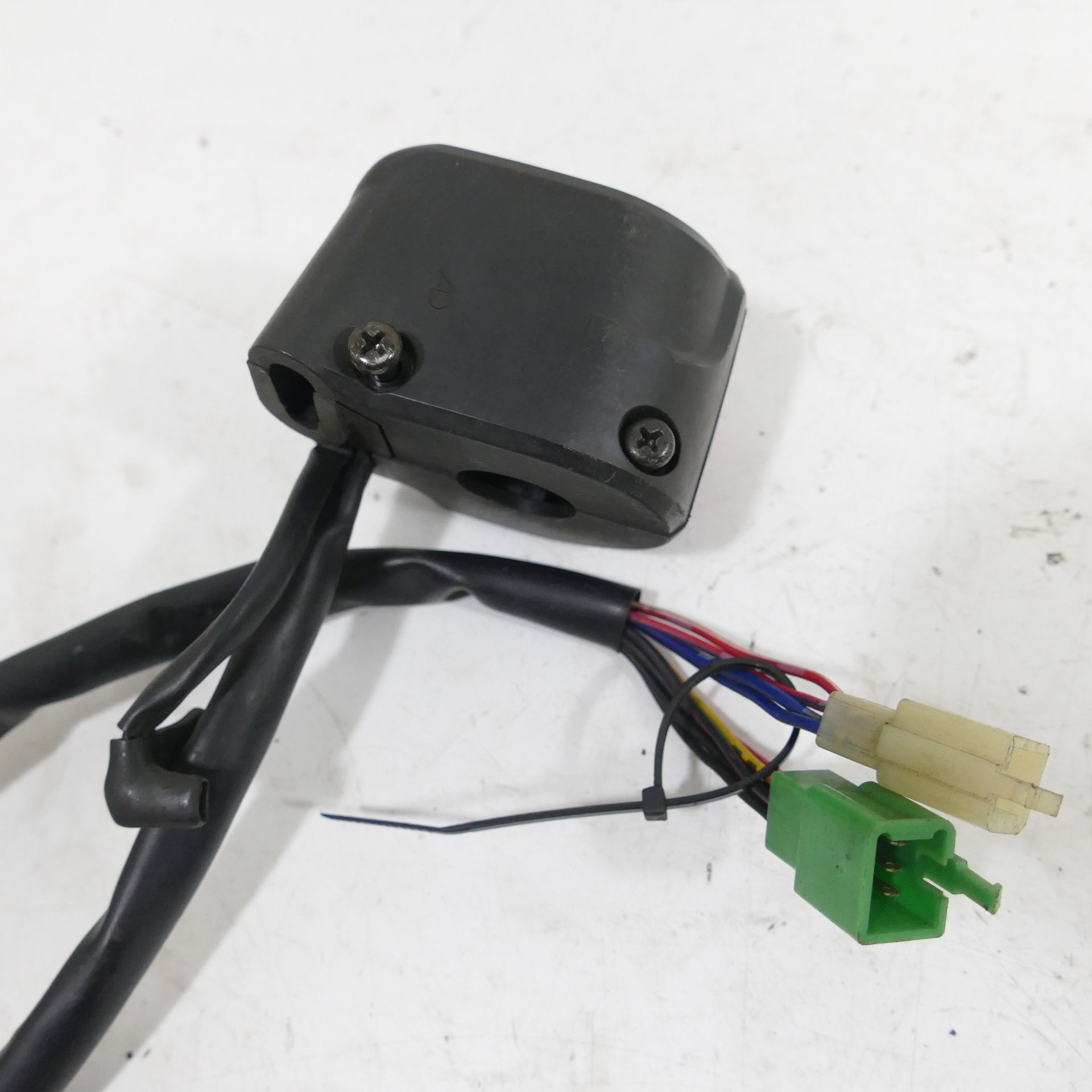 今 話題 の 人気 商品 Kawasaki ZRX 1100 / 1200 EZ:05 Lenkerschalter rechts Starter 小物