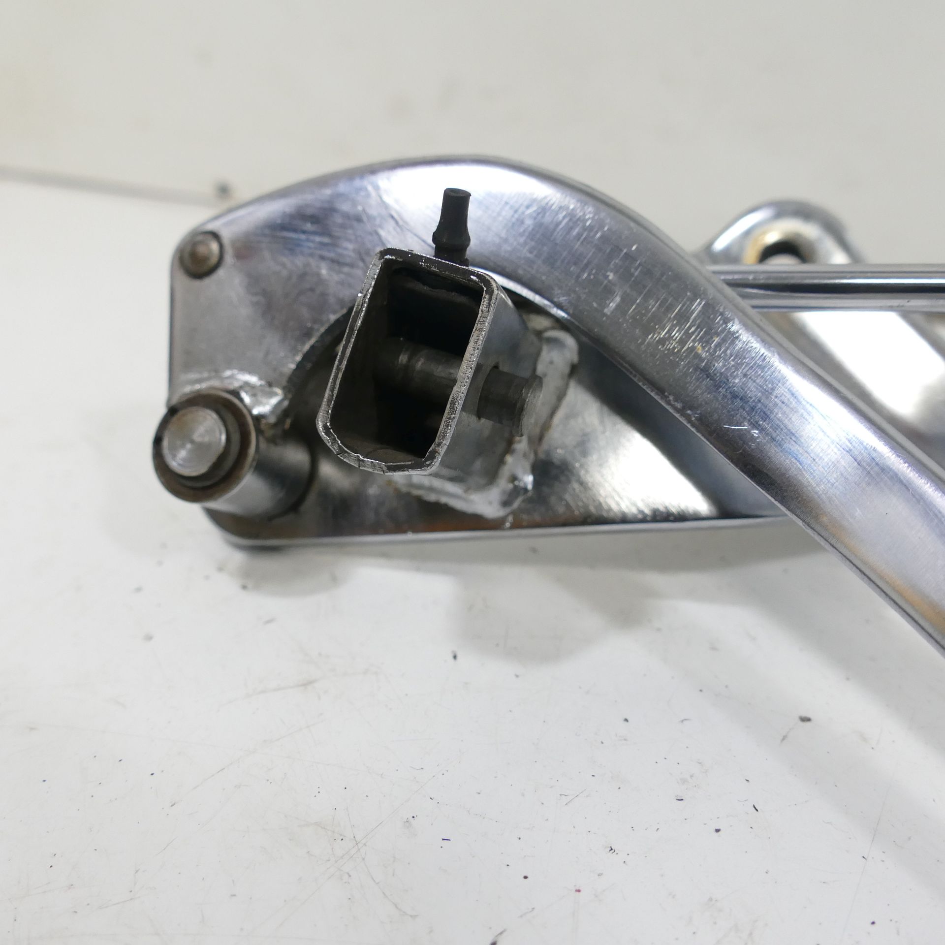 Suzuki VZ 800 Marauder Fußrastenanlage links Rastenanlage