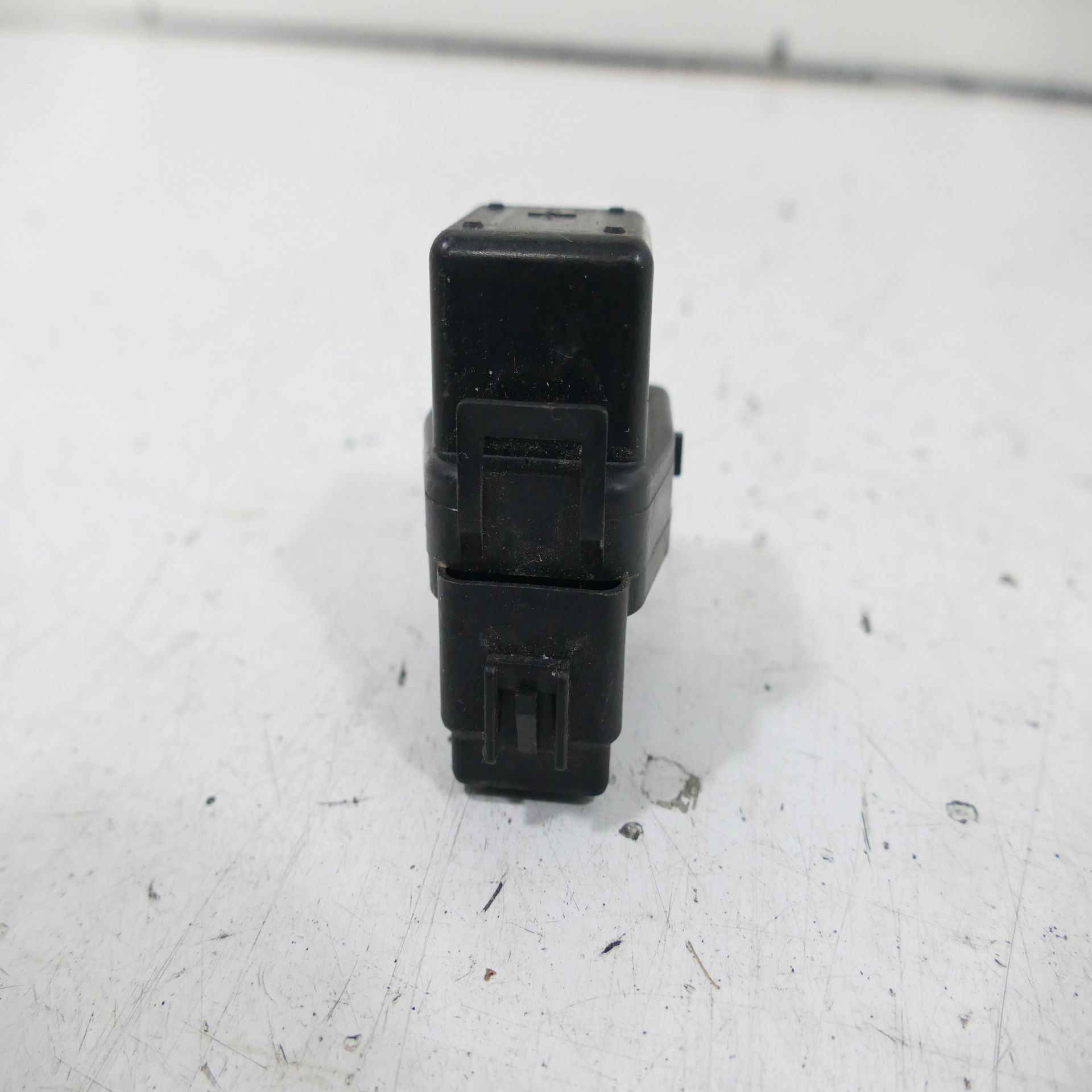 Suzuki GSX-R 750 SRAD Solenoid Anlassermagnetschalter Relay 74948