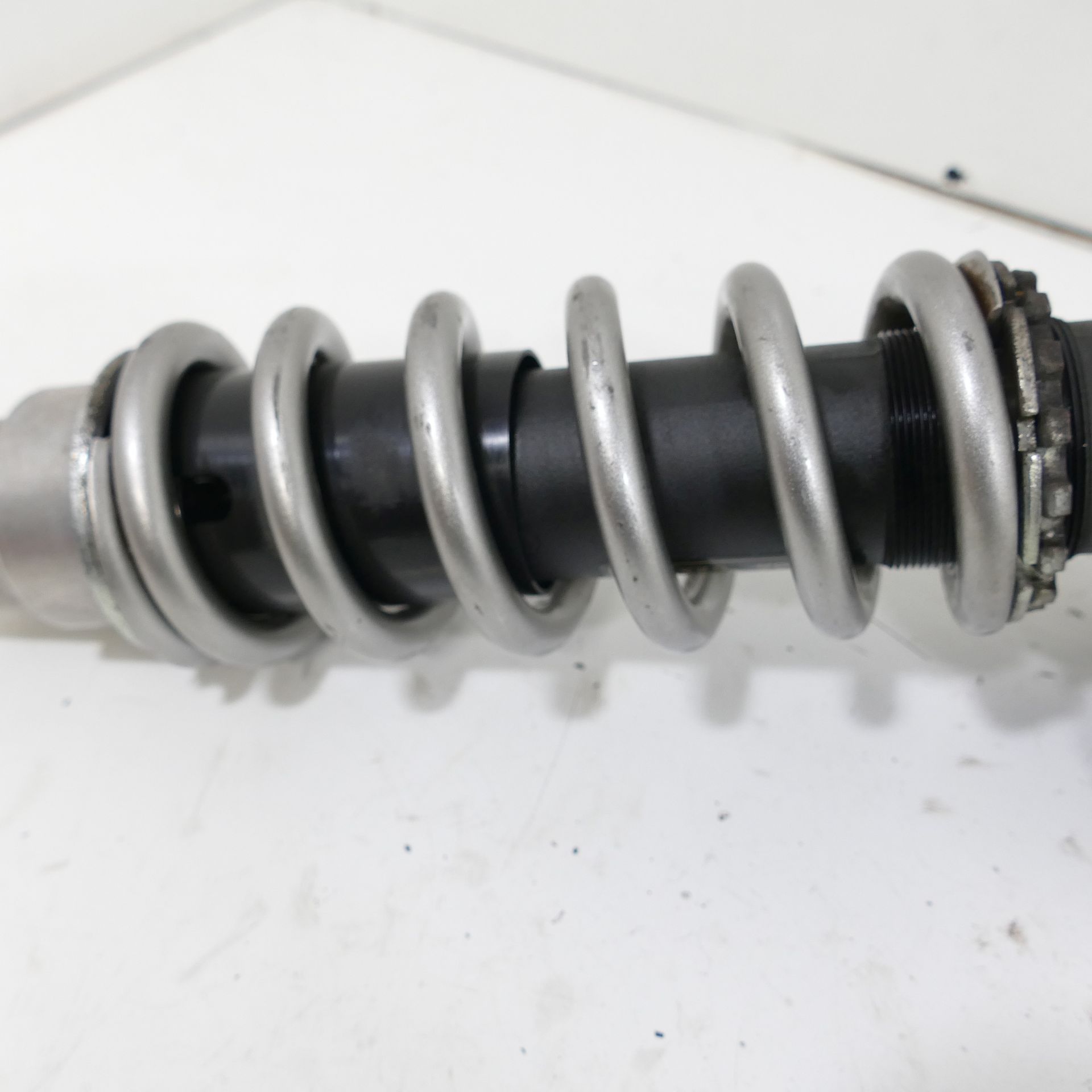 Kawasaki ZX-6R 600 P Federbein hinten Stoßdämpfer Dämpfer 76591 | eBay